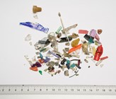 Vom Groben zum Feinen: Sortierung von Makro- und Mikroplastik. (© Breitbarth/FiW) Vom Groben zum Feinen: Sortierung von Makro- und Mikroplastik. (© Breitbarth/FiW)