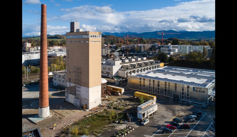 Une approche multi-flux combinant l’eau et l’énergie permet une optimisation simultanée des deux ressources tout en exploitant le maximum de synergies possibles lors de la planification d’un quartier. Des productions locales d’énergies renouvelables, une autoconsommation élevée ainsi que l’utilisation d’une source d’eau comme complément à l’eau potable du réseau feront de blueFACTORY un quartier présentant une autonomie supérieure à la moyenne urbaine tout en assurant une excellente qualité de vie pour ses résidents.