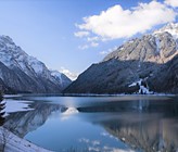 Klöntalersee, Gemeinde Glarus (© Ikiwaner/wikipedia) Klöntalersee, Gemeinde Glarus (© Ikiwaner/wikipedia)