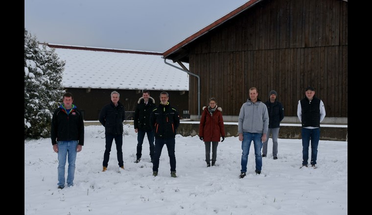 (De gauche à droite) Danny Maurer, représentant de la société d'agriculture du district de La Chaux-de-Fonds; Jérôme Le Gouévec, directeur Département gestion du patrimoine et projets stratégiques Viteos; Daniel Pheulpin, directeur général Viteos; Yann Huguelit, directeur de la Chambre neuchâteloise d'agriculture et de viticulture(CNAV); Claire-Lise Clément, secrétaire générale Viteos; Jérôme Isler, représentant du syndicat des producteurs de lait de La Chaux-de-Fonds, Arnaud Michaud, gestionnaire de projets gaz Viteos; Bastien Oppliger, représentant de la société d'agriculture du district de La Chaux-de-Fonds.