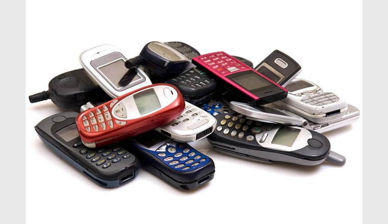 Dopo quasi 30 anni la vecchia tecnologia dei telefoni cellulari ha fatto il suo corso. A molti tornano in mente i robusti telefoni cellulari. (© A. Bakaleev/123RF.com)