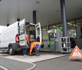 CNG- und Biogastankstellen sind komplexe Systeme. Daher wird viel in Unterhalt und Schulung der Tankstellenmitarbeitenden investiert. Foto: CNG Mobility CNG- und Biogastankstellen sind komplexe Systeme. Daher wird viel in Unterhalt und Schulung der Tankstellenmitarbeitenden investiert. Foto: CNG Mobility