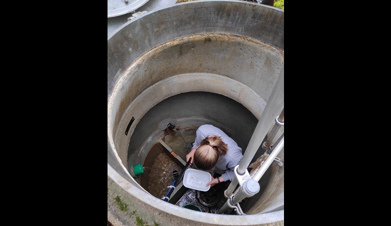 Travaux sur le terrain au point de captage dans le bassin hydrographique de la Töss. (Photo: Roman Alther)