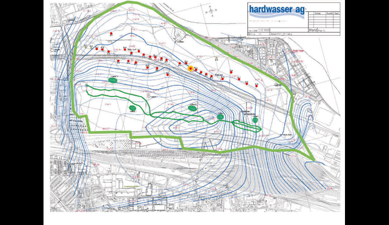 Fig. 2 Grundwasserschutzzone Hard mit Grundwasserisohypsen, Sickeranlagen zur Grund­wasseranreicherung und Grundwasserbrunnen.