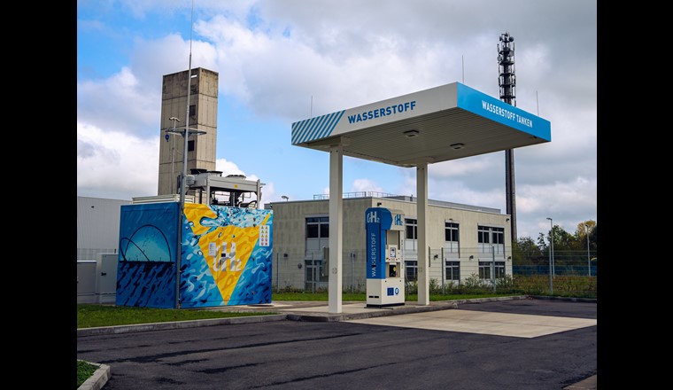 Der Wasserstoffmix ab Schweizer Tankstellen enthält erneut einen höheren Anteil an Wasserkraft-Strom. (© chrishoff/123rf.com)