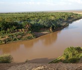 Der Fluss Omo in Äthiopien. Das Land hat am Omo bereits drei Wasserkraftwerke (Gibe I bis III) gebaut, die von zwei Dämmen gespeist werden. (© ajlber/123RF.com)) Der Fluss Omo in Äthiopien. Das Land hat am Omo bereits drei Wasserkraftwerke (Gibe I bis III) gebaut, die von zwei Dämmen gespeist werden. (© ajlber/123RF.com))