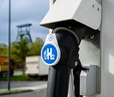 Der grüne Wasserstoff soll mit einer Pipeline von der Produktion emissionsfrei in die benachbarte Autobahnraststätte transportiert werden. (Bild:  
chrishoff/123rf) Der grüne Wasserstoff soll mit einer Pipeline von der Produktion emissionsfrei in die benachbarte Autobahnraststätte transportiert werden. (Bild:  
chrishoff/123rf)