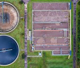Klärschlamm und Bioabfälle werden unter Luftabschluss stark erhitzt und der Wasserstoff dadurch freigesetzt. Der gewonnene Wasserstoff kann für die Strom- und Wärmeversorgung oder als Kraftstoff für Fahrzeuge verwendet werden. Das Verfahren eignet sich gut zur Abfallverwertung für Kommunen, so das Ergebnis der Forscher (TH Bingen). (Bild: djedzura/123rf) Klärschlamm und Bioabfälle werden unter Luftabschluss stark erhitzt und der Wasserstoff dadurch freigesetzt. Der gewonnene Wasserstoff kann für die Strom- und Wärmeversorgung oder als Kraftstoff für Fahrzeuge verwendet werden. Das Verfahren eignet sich gut zur Abfallverwertung für Kommunen, so das Ergebnis der Forscher (TH Bingen). (Bild: djedzura/123rf)