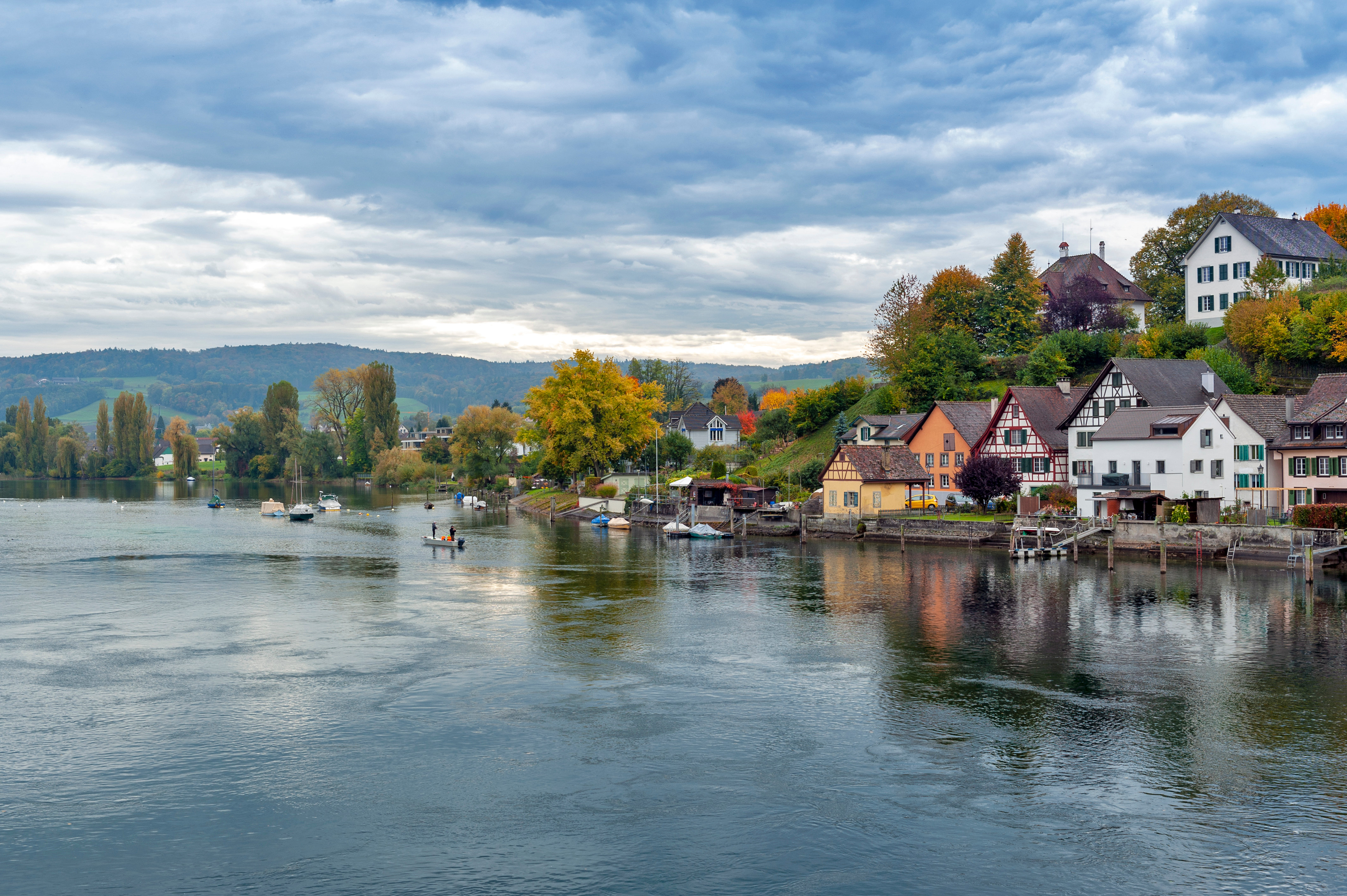Im Kanton Schaffhausen traten diesen Sommer mehrere Flüsse übers Ufer und das Hochwasser verursachte grosse Sachschäden. Foto: Stein am Rhein  (© jikgoe/123rf.com)