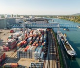 Der Hafen Birsfelden soll zukünftig eine zentrale Rolle in der Wasserstoffwirtschaft einnehmen.  (Foto: iwb) Der Hafen Birsfelden soll zukünftig eine zentrale Rolle in der Wasserstoffwirtschaft einnehmen.  (Foto: iwb)