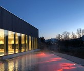 Das aquaRii-Bad Oberes Rheintal (hier das Aussenbecken) ist nach dem MinErgie-Standard gebaut. Bild: Kay Kröger, K&L Architekten, St. Gallen Das aquaRii-Bad Oberes Rheintal (hier das Aussenbecken) ist nach dem MinErgie-Standard gebaut. Bild: Kay Kröger, K&L Architekten, St. Gallen