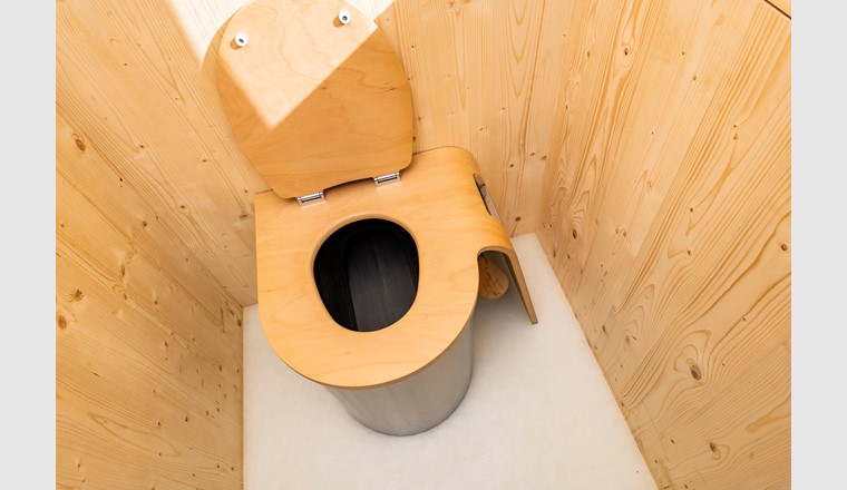Die Trockentrenntoilette in einem geschlossenen Kreislaufsystem spart Wasser und ermöglicht die Rückgewinnung von Nährstoffen. (©Ch. Kaminski/ZHAW)