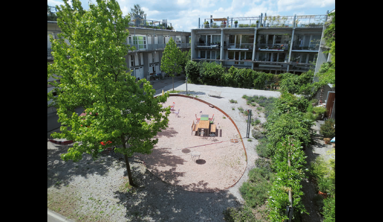 Aire de jeu aménagée de manière naturelle en zone urbaine. (©S. Hasler/VSA)