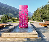 Beispiel einer blau-grünen Infrastruktur: Roger-Bovin-Platz in Sion. (© Tiia Monto/Wikimedia CC) Beispiel einer blau-grünen Infrastruktur: Roger-Bovin-Platz in Sion. (© Tiia Monto/Wikimedia CC)